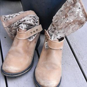 Free People Lace boots. Size 39/9.
